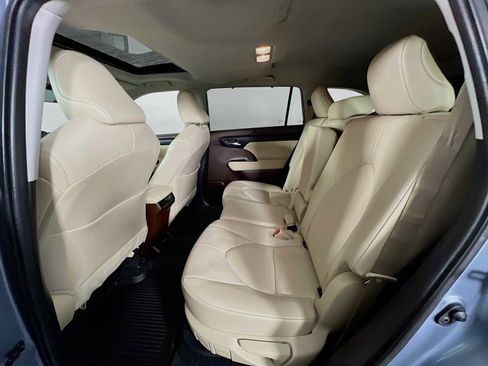 Used 2021 Toyota Highlander XLE image 26