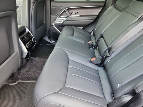 New 2025 Land Rover Range Rover SE image 5