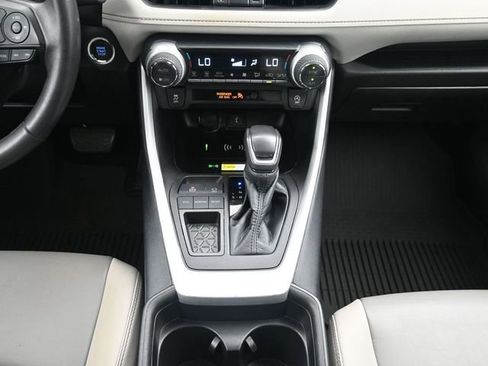 Used 2021 Toyota RAV4 XLE Premium image 25