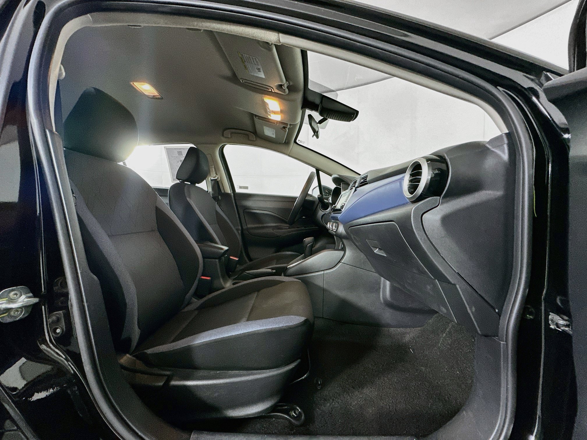 Used 2025 Nissan Versa SV FWD image 30
