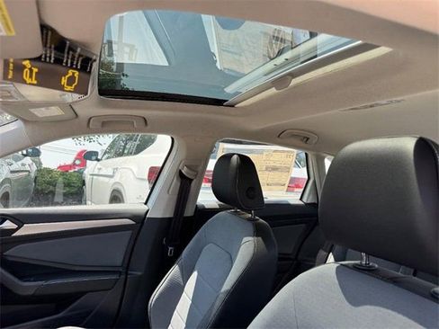 New 2025 Volkswagen Jetta SE image 8