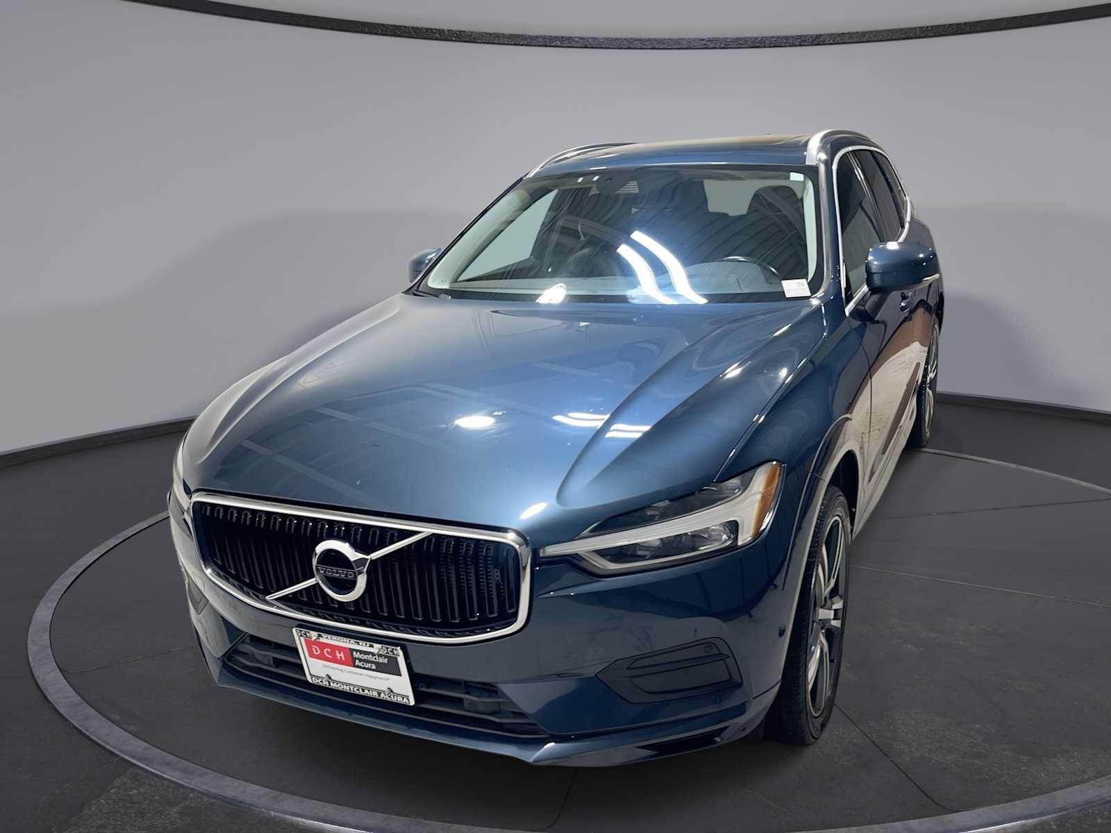Used 2018 Volvo XC60 T5 Momentum w/ Vision Package AWD/4WD image 1