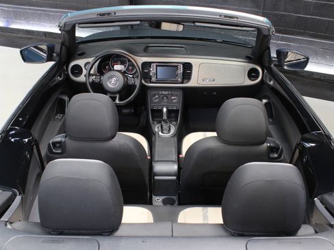 Used 2018 Volkswagen Beetle 2.0T S image 31