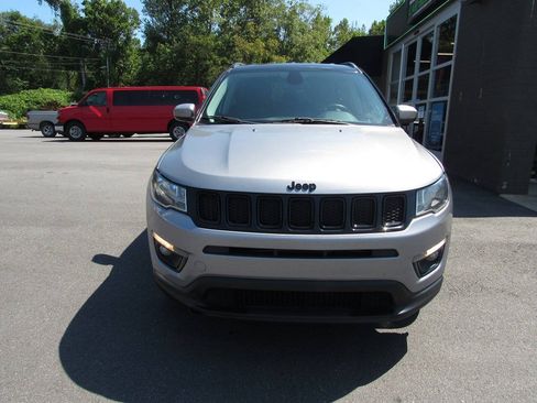 Used 2018 Jeep Compass Latitude w/ Popular Equipment Group FWD image 9