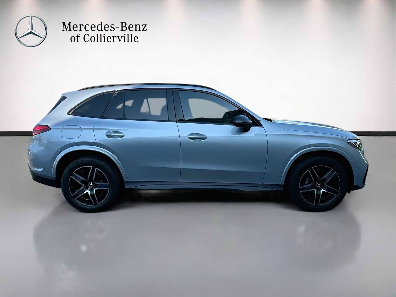Used 2025 Mercedes-Benz GLC 300 4MATIC image 4