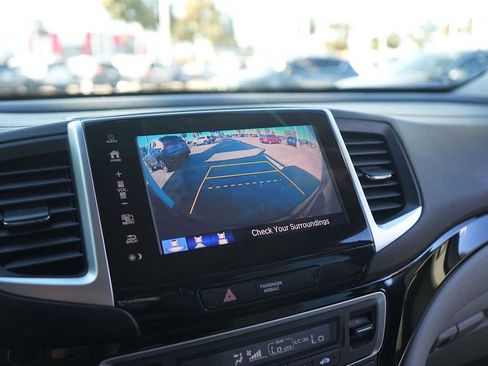 Used 2018 Honda Pilot Touring image 22