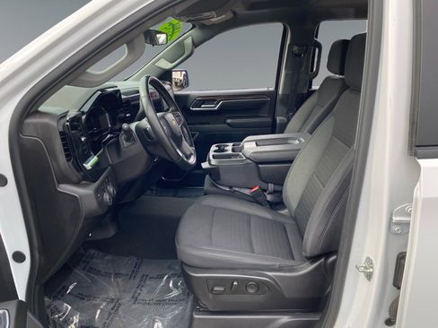 Used 2025 Chevrolet Silverado 1500 LT image 9