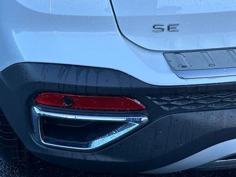 New 2026 Volkswagen Taos SE image 14