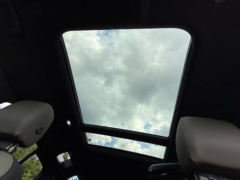 New 2026 Land Rover Defender 110 X-Dynamic SE AWD/4WD image 28
