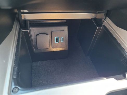 Used 2023 Ford Explorer Limited image 21