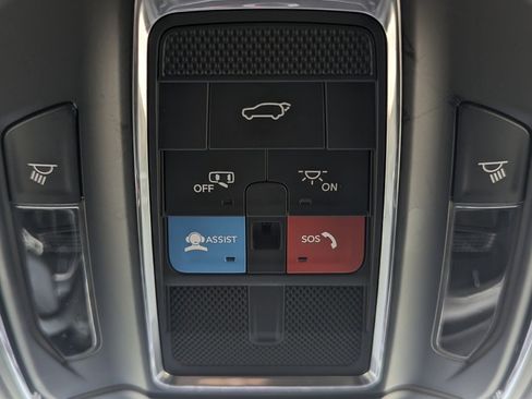 Used 2023 Jeep Grand Cherokee Limited image 43