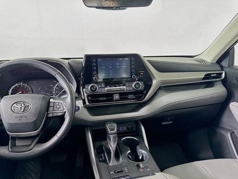 Used 2022 Toyota Highlander XLE image 23