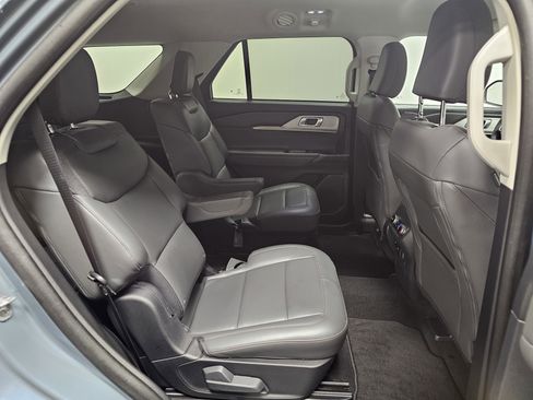 Used 2025 Ford Explorer Active w/ Active Comfort Package image 16