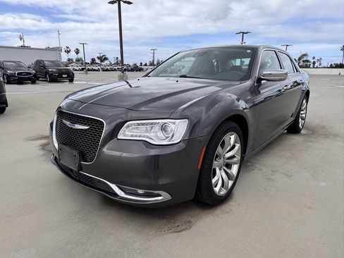 Used 2019 Chrysler 300 Limited w/ Safetytec Plus Group image 3