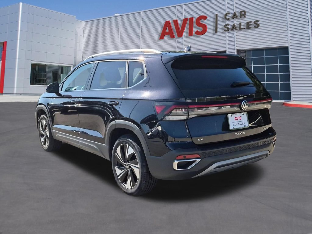 Used 2025 Volkswagen Taos SE AWD/4WD image 9