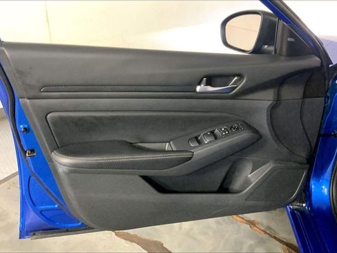 Used 2025 Nissan Altima 2.5 SV FWD image 24