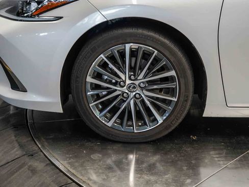 Used 2023 Lexus ES 350 w/ Premium Package FWD image 9