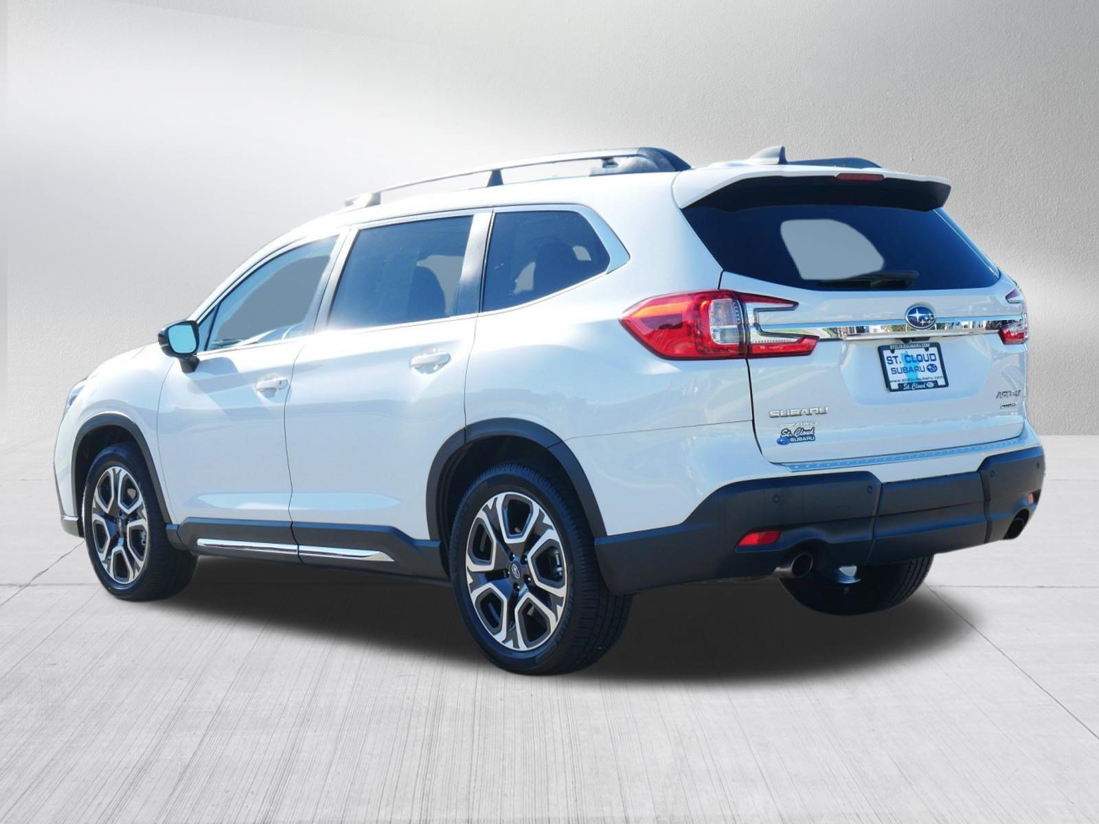 Used 2024 Subaru Ascent Limited w/ Technology Package AWD/4WD image 5