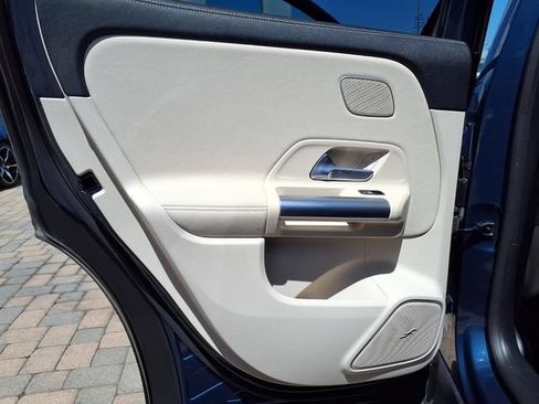 Used 2021 Mercedes-Benz GLA 250 4MATIC image 21