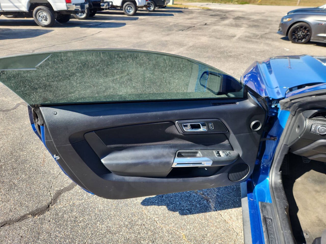 Used 2017 Ford Mustang Coupe RWD image 9