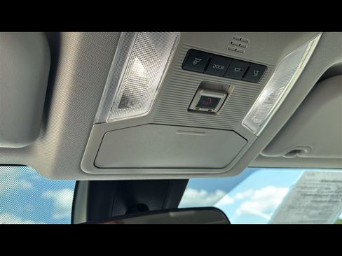 Used 2022 Toyota RAV4 LE image 17