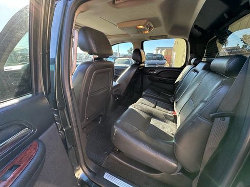 Used 2013 Chevrolet Avalanche LTZ image 9