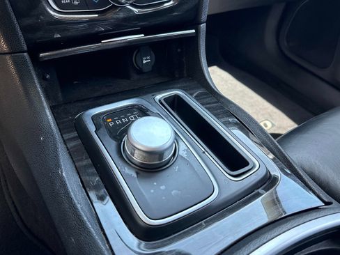 Used 2015 Chrysler 300 Limited w/ Driver Convenience Group RWD image 23
