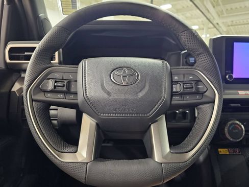 Used 2025 Toyota Tacoma SR5 AWD/4WD image 29