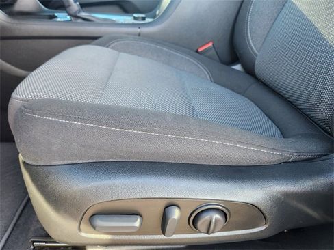 Used 2023 Chevrolet Traverse LT image 9