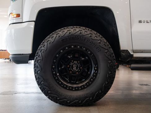 Used 2018 Chevrolet Silverado 1500 Custom w/ Custom Value Package AWD/4WD image 7
