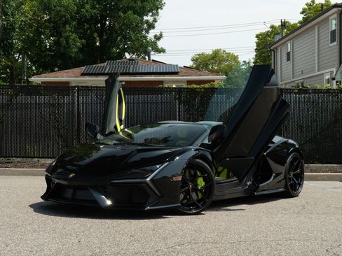 Used 2024 Lamborghini Revuelto AWD/4WD image 2