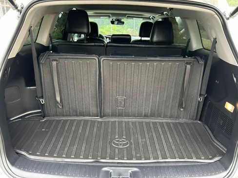 Used 2017 Toyota Highlander XLE AWD/4WD image 17