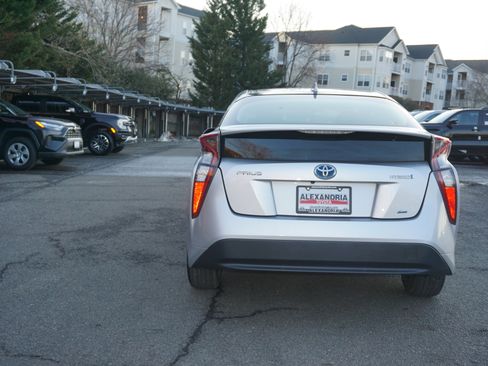Used 2016 Toyota Prius Two image 5