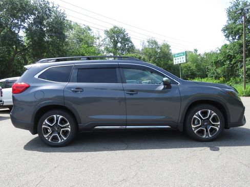 Used 2023 Subaru Ascent Limited w/ Technology Package AWD/4WD image 4
