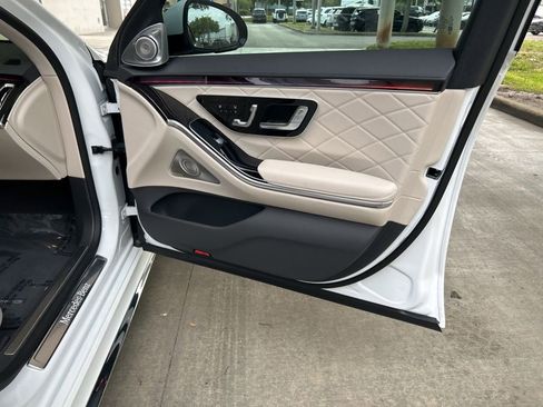 Used 2024 Mercedes-Benz S 580e 4MATIC Sedan w/ AMG Line image 27