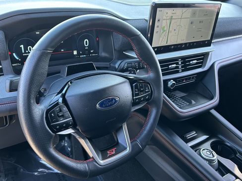 Used 2025 Ford Explorer ST image 23
