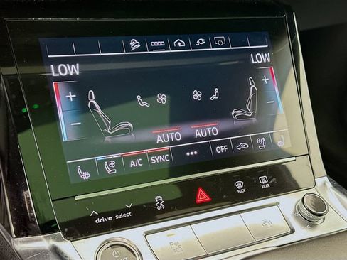 Used 2023 Audi e-tron Premium Plus w/ Premium Plus Package AWD/4WD image 17