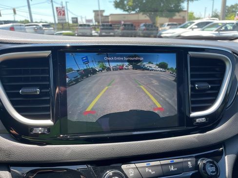 Used 2026 Chrysler Pacifica Select FWD image 31