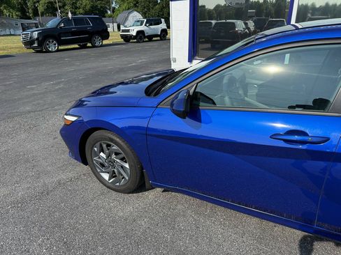 Used 2024 Hyundai Elantra SEL FWD image 3