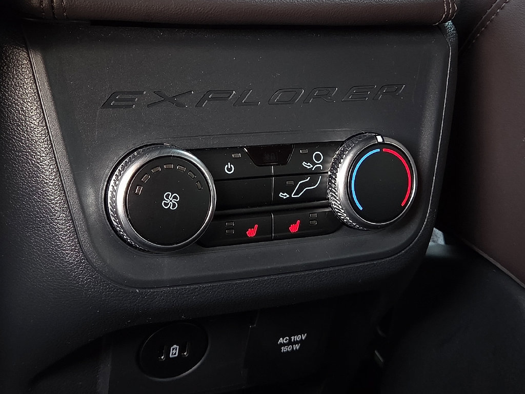 Used 2025 Ford Explorer Platinum AWD/4WD image 11