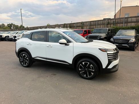 Used 2025 Nissan Kicks SV AWD/4WD image 9