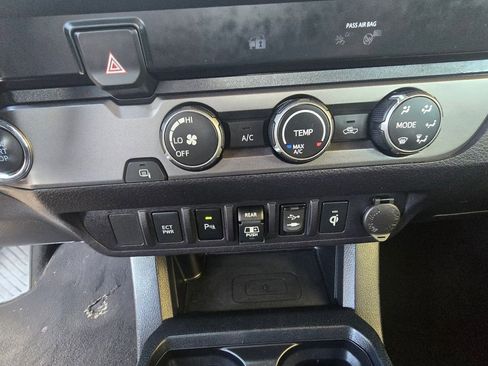 Used 2019 Toyota Tacoma TRD Sport image 57