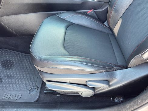 Used 2023 Jeep Compass Trailhawk image 12