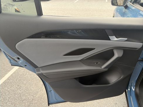 New 2026 Volkswagen Tiguan SE AWD/4WD image 17