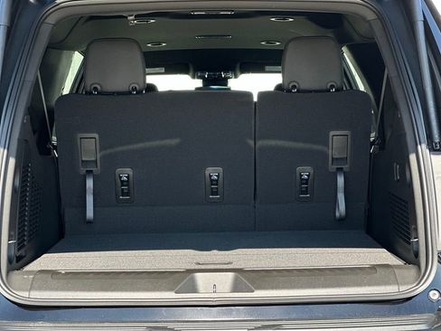 New 2026 Chevrolet Suburban LT image 14