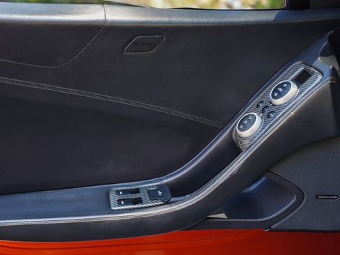 Used 2016 McLaren 650S Spider image 33