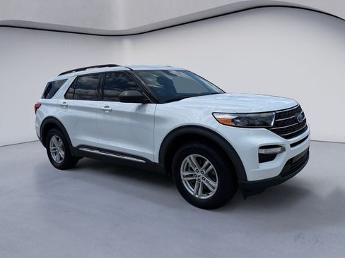 Used 2022 Ford Explorer XLT w/ Equipment Group 202A AWD/4WD image 7