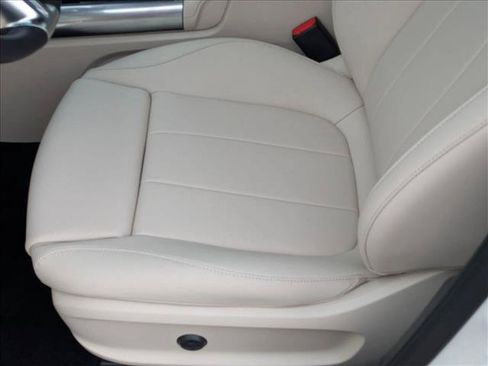Used 2026 Mercedes-Benz GLA 250 4MATIC image 4