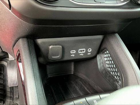 Used 2023 Chevrolet TrailBlazer LT w/ Convenience Package FWD image 17