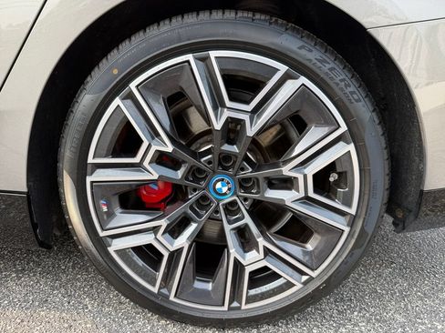 Used 2025 BMW 550e xDrive w/ Executive Package AWD/4WD image 16